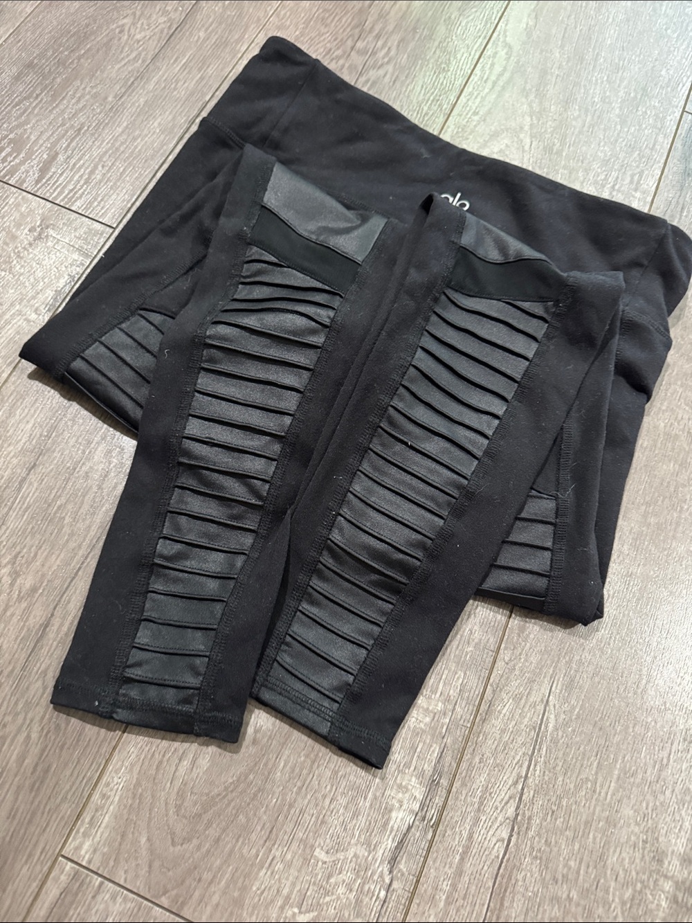 Alo Yoga High-Waist Moto Sport Black Leggings with Mesh Panels Size S - Picture 6 of 6